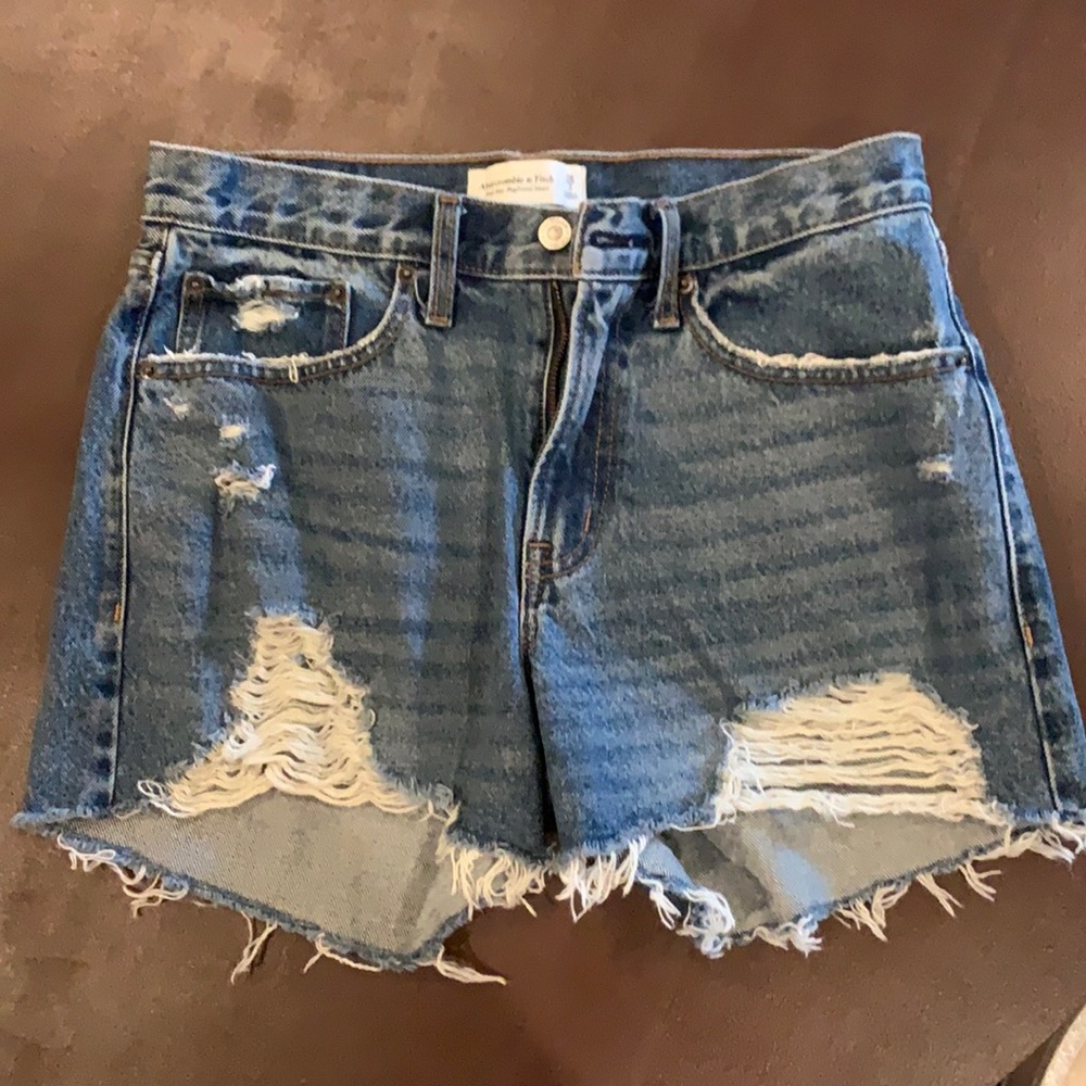 Abercrombie & Fitch Mid Rise Boyfriend Shorts